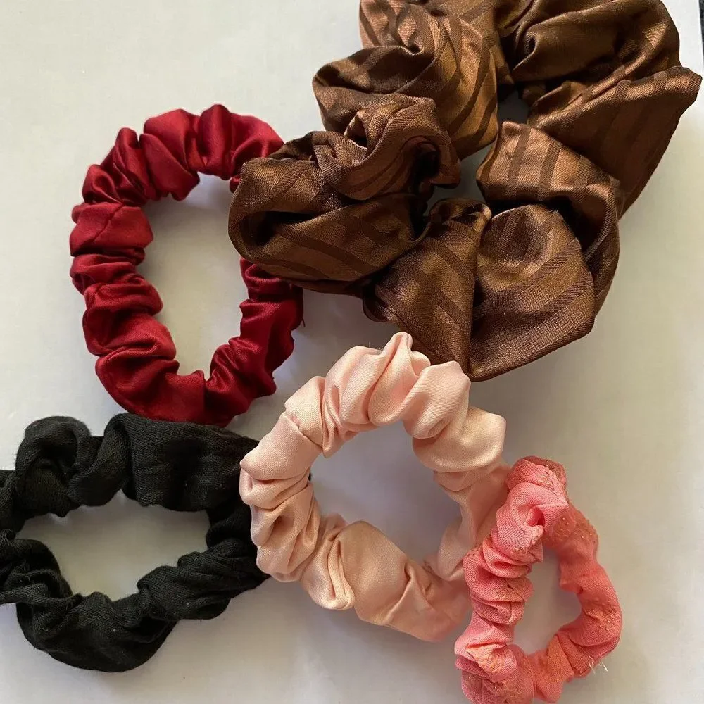 𝅺Set of 5 Scrunchies
